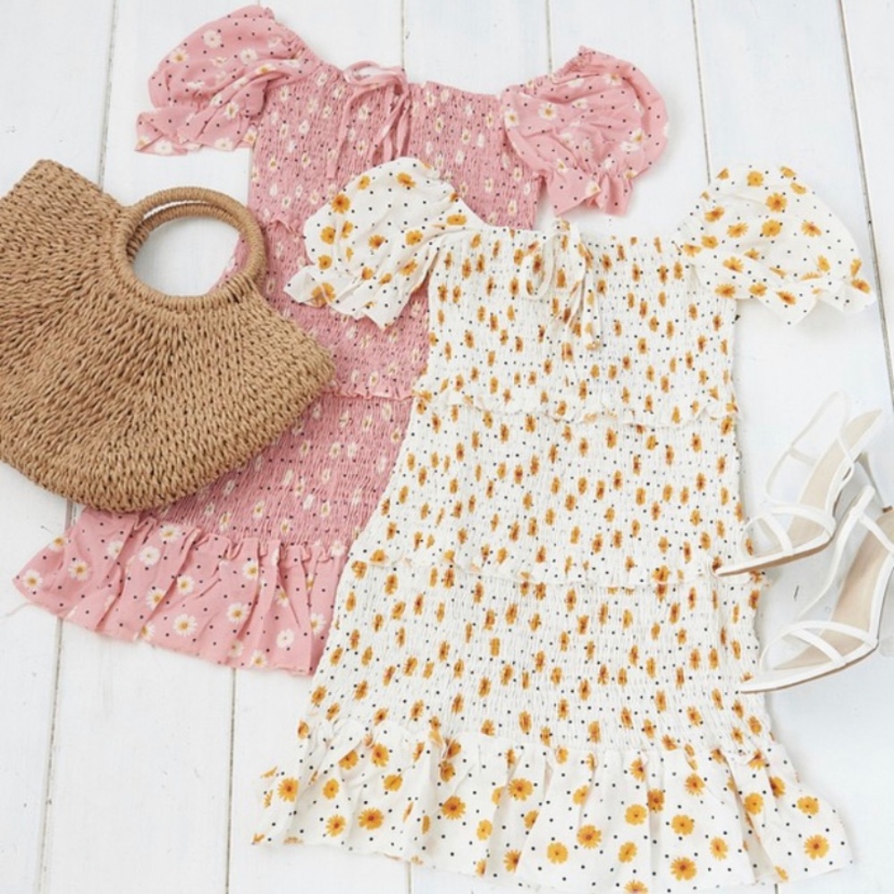 3/$25 ✨ Pink Patterned Smocked Minidress
